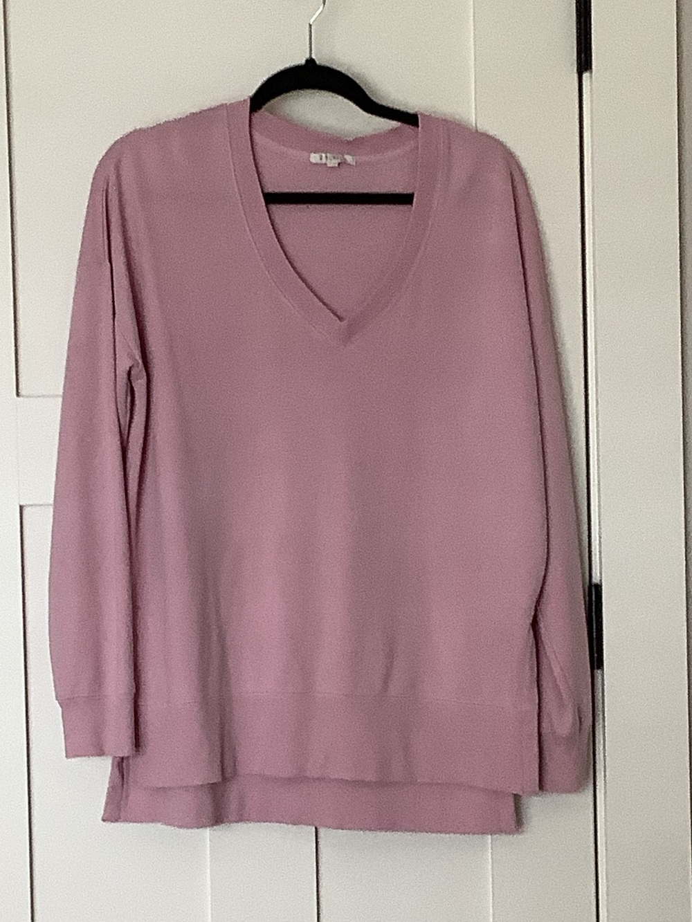 Z Supply Weekender Relaxed V-Neck Sweatshirt in Dusty Pink